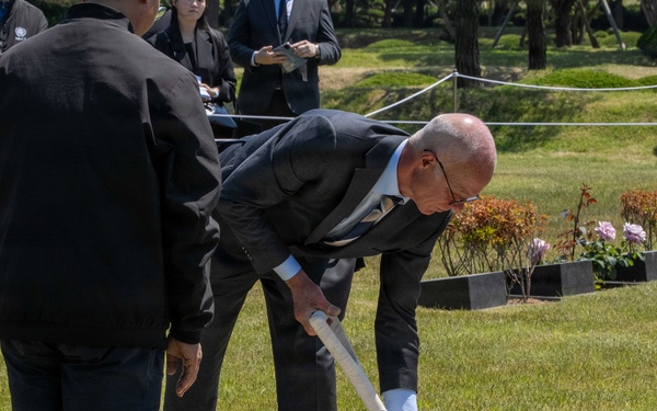 South Korean and U.S. Military Officials Honor Dutch Veteran at Memorial Ceremony