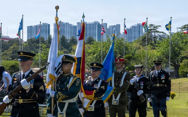South Korean and U.S. Military Officials Honor Dutch Veteran at Memorial Ceremony