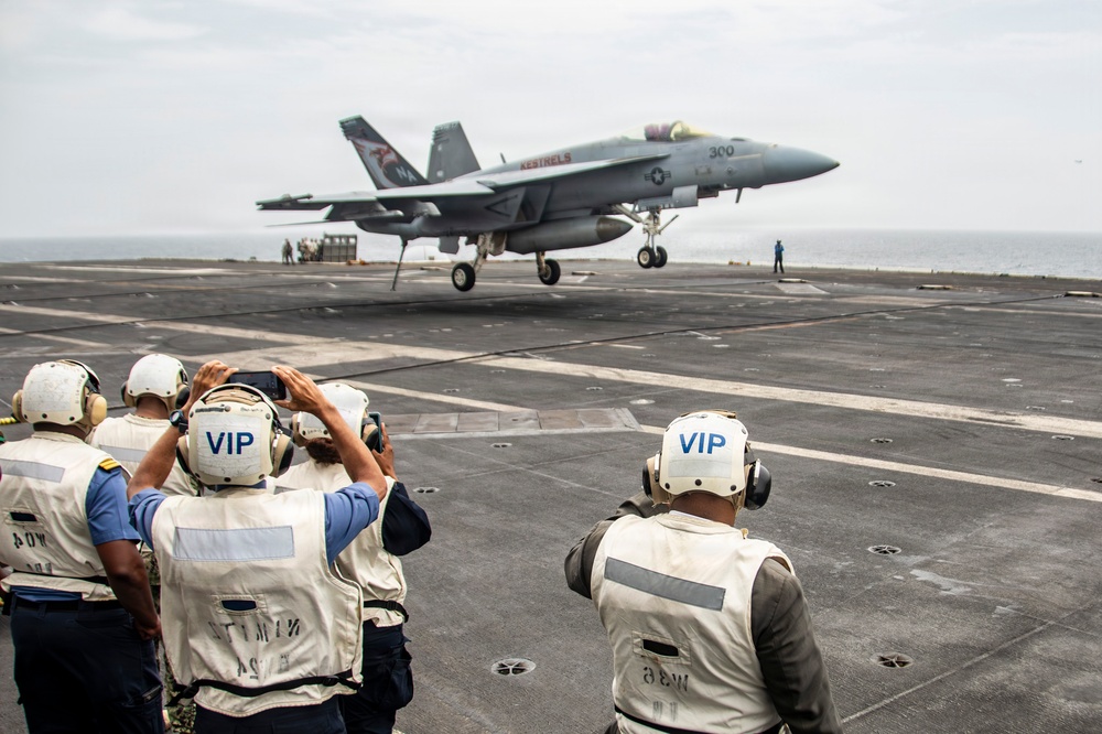 Trinidad and Tobago Government and Military Leaders Visit Nimitz