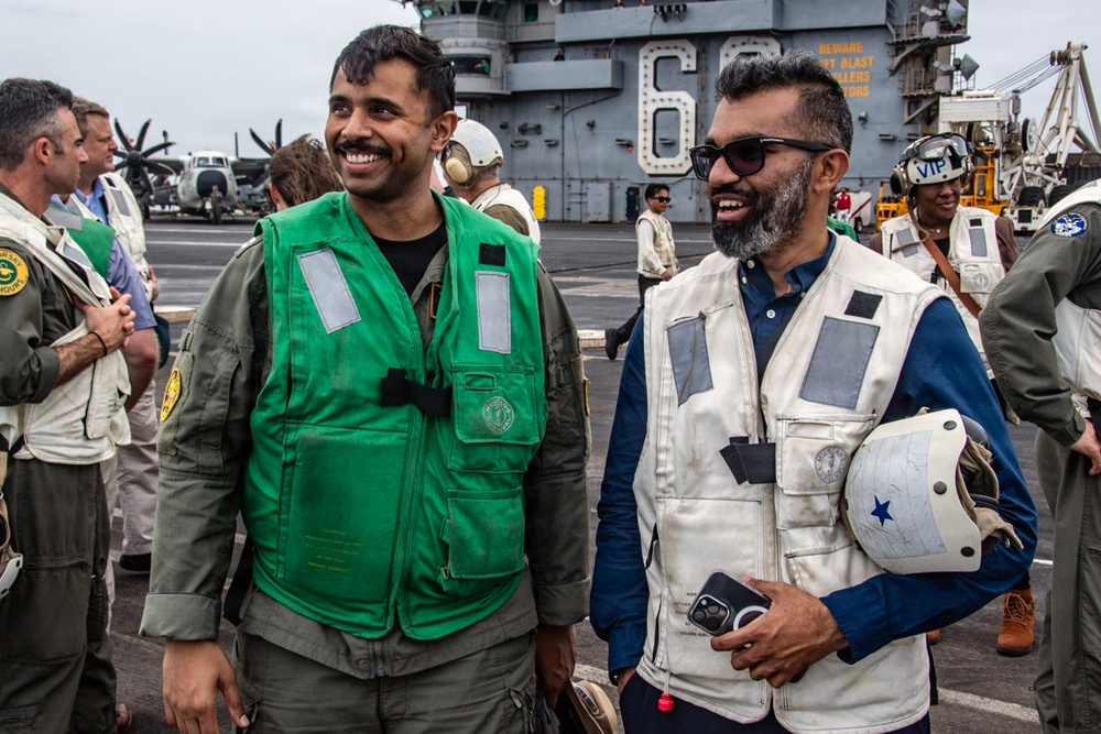 Trinidad and Tobago Government and Military Leaders Visit Nimitz