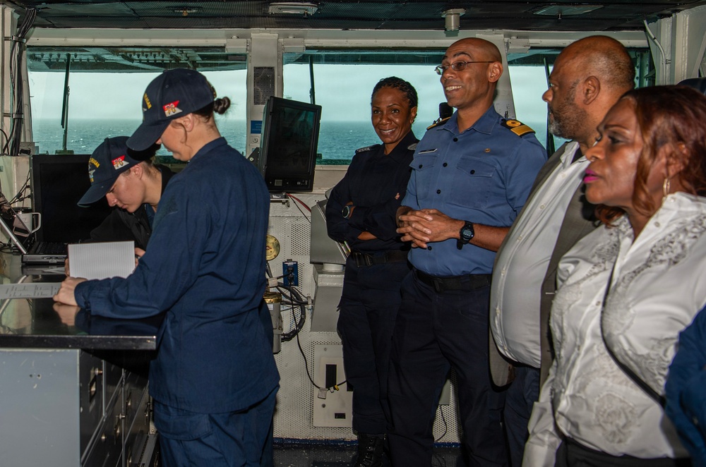 Trinidad and Tobago Government and Military Leaders Visit Nimitz