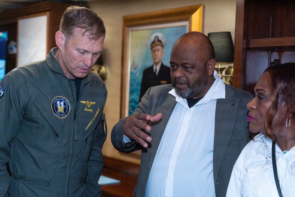 Trinidad and Tobago Government and Military Leaders Visit Nimitz