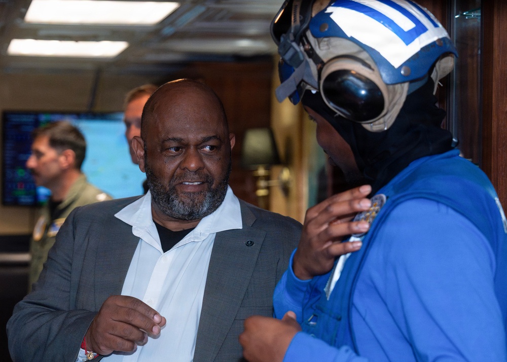Trinidad and Tobago Government and Military Leaders Visit Nimitz