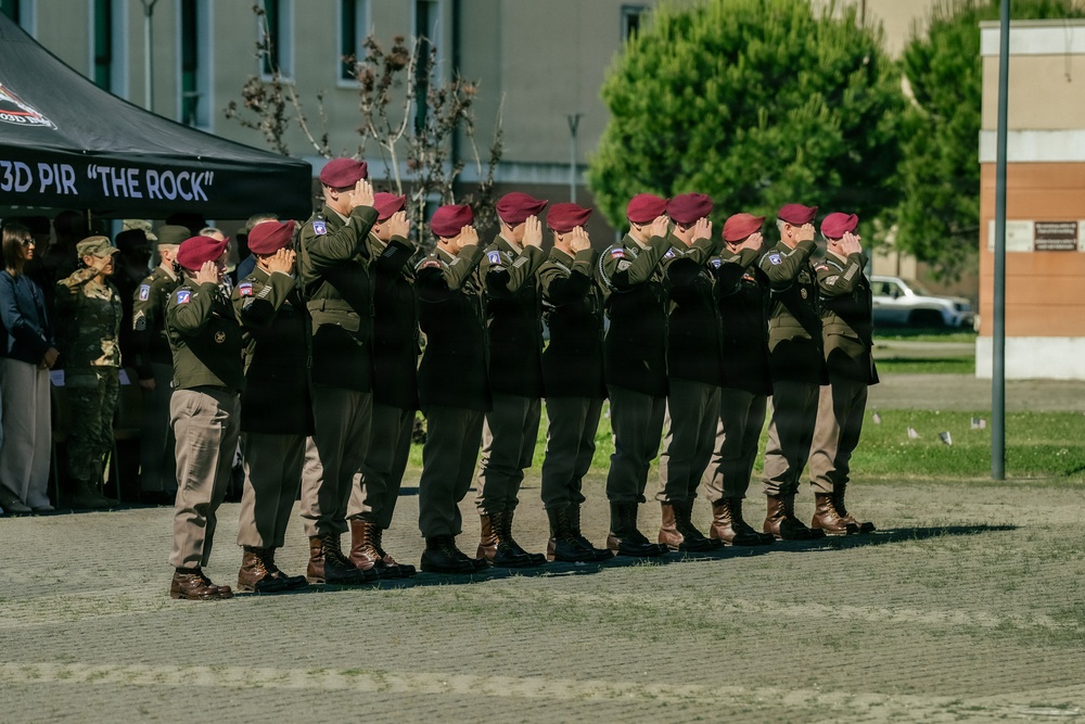 Paratroopers Present Arms During Memorial Day
