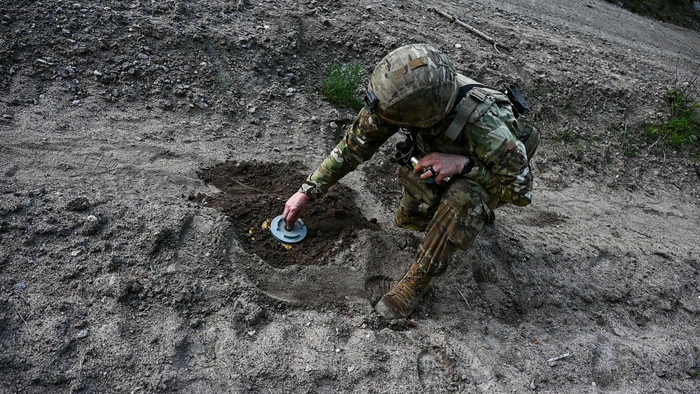 Virginia Guard engineers conduct counter-mobility training in Finland