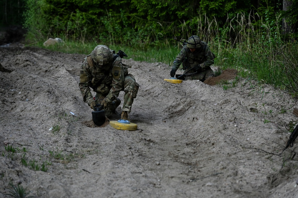 Virginia Guard engineers conduct counter-mobility training in Finland
