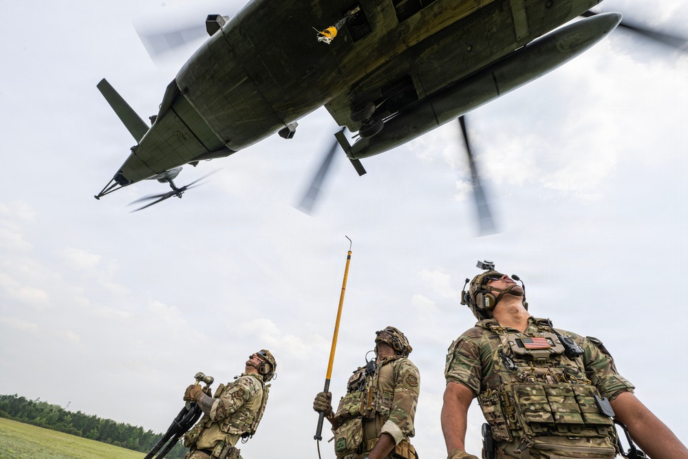 621st CRG HST Supports HMHT-302 Aircrew Training
