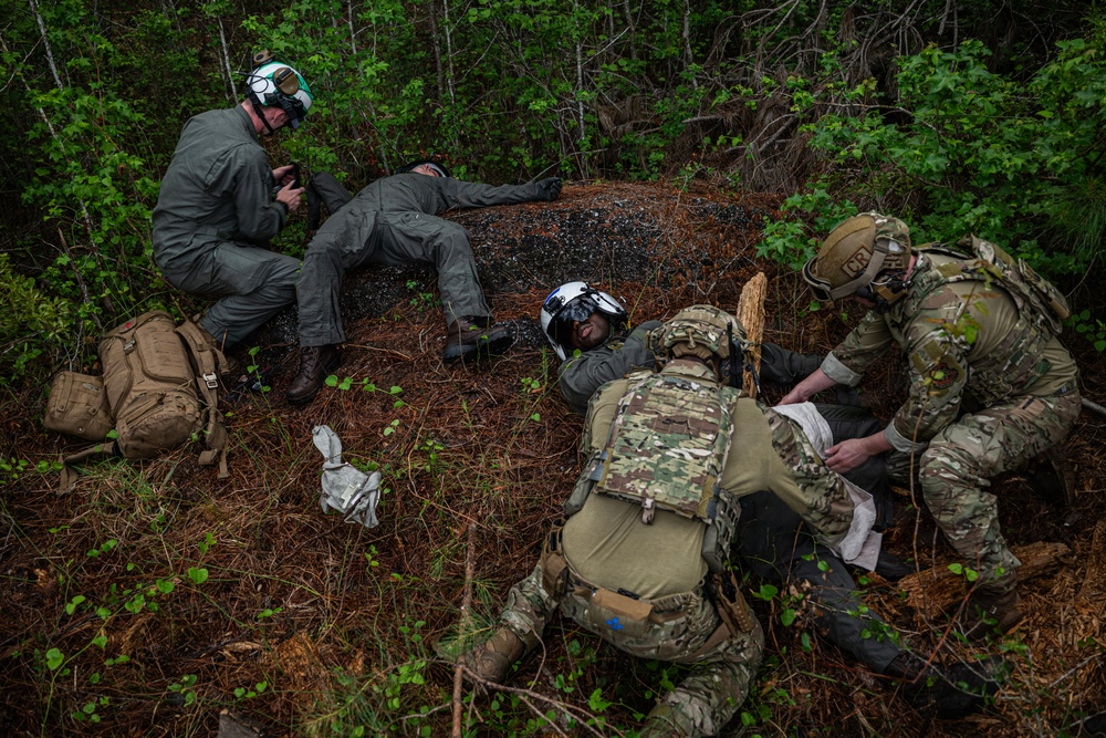 621st CRG HST Supports HMHT-302 Aircrew Training