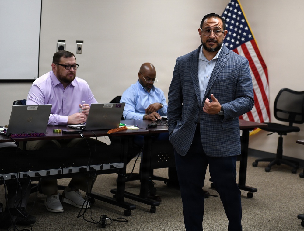 Magana addressing leaders