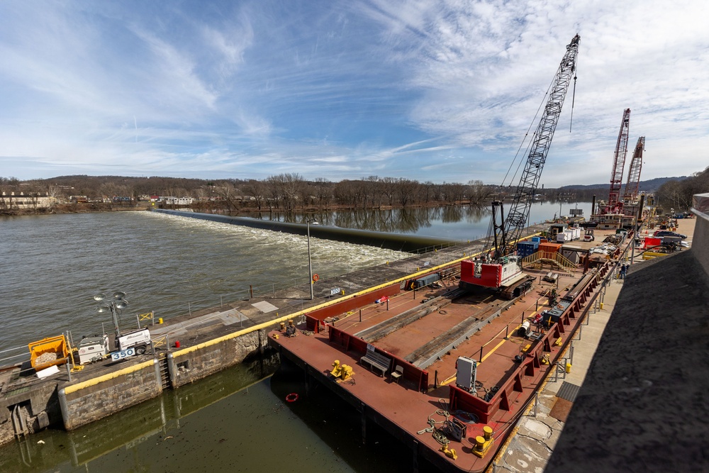 Old locks, new parts: Medium Capacity Fleet performs repairs at C.W. Bill Young Lock and Dam