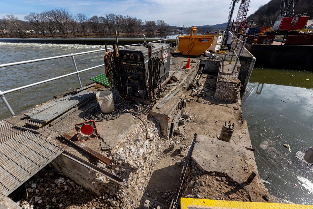 Old locks, new parts: Medium Capacity Fleet performs repairs at C.W. Bill Young Lock and Dam