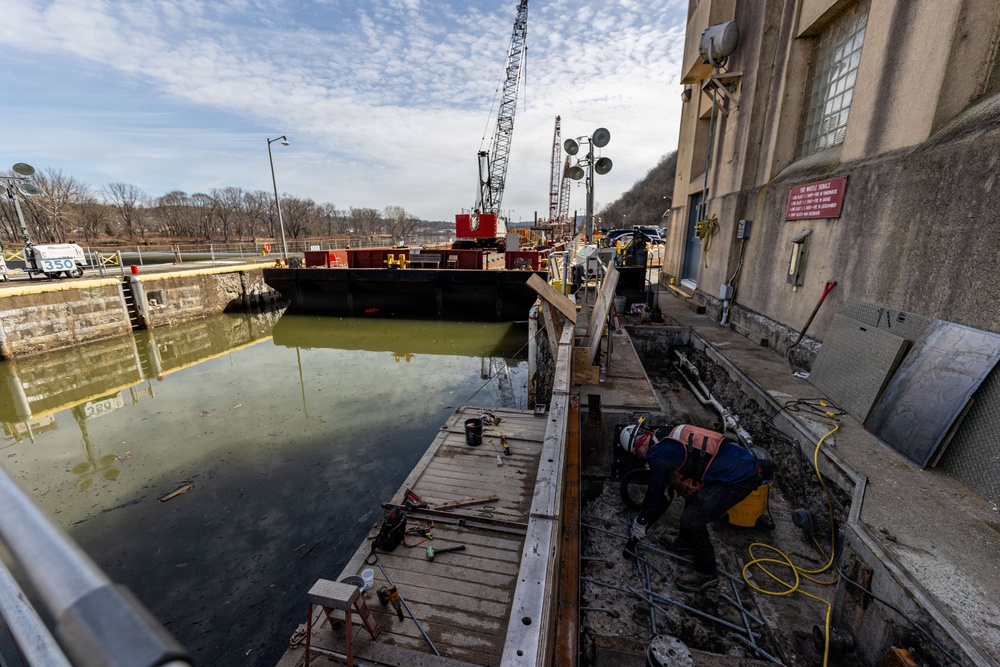Old locks, new parts: Medium Capacity Fleet performs repairs at C.W. Bill Young Lock and Dam