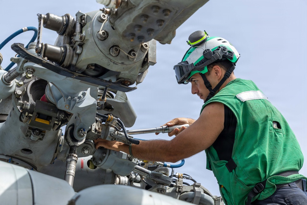 Truxtun Conducts Maintenance