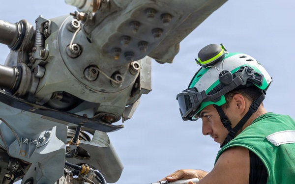 Truxtun Conducts Maintenance
