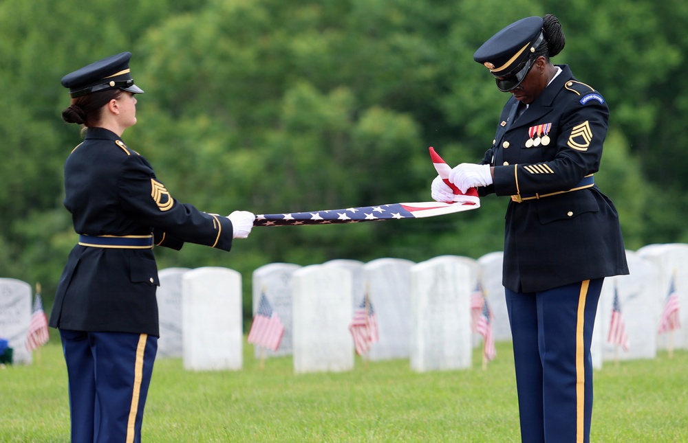 Skies hold back tears until fallen heroes are honored at Kentucky veterans cemetery Memorial Day ceremony