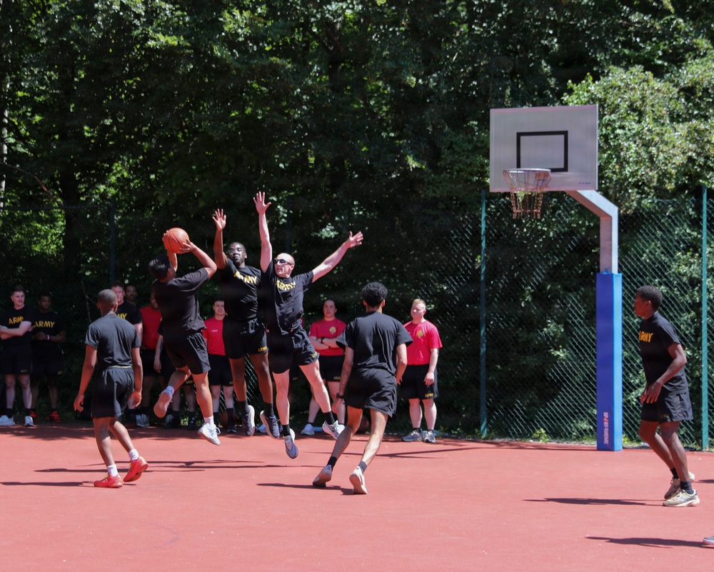 2nd Cavalry Regiment Soldiers compete in basketball preliminaries during Dragoon Week