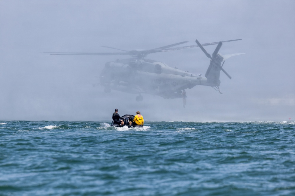 U.S. Marines, Reconnaissance Training Company, School of Infantry- West, conduct helocast training