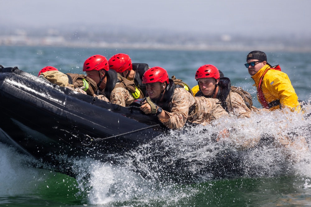 U.S. Marines, Reconnaissance Training Company, School of Infantry- West, conduct helocast training
