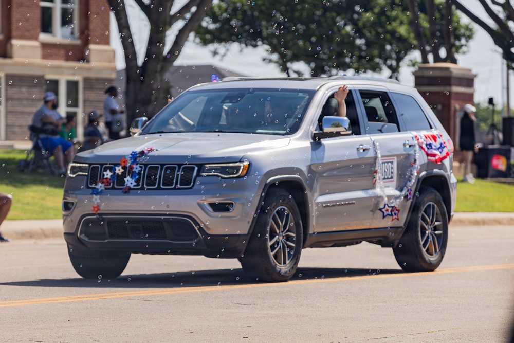 Fort Sill Soldiers and Marines Participates in Armed Forces Day Parade