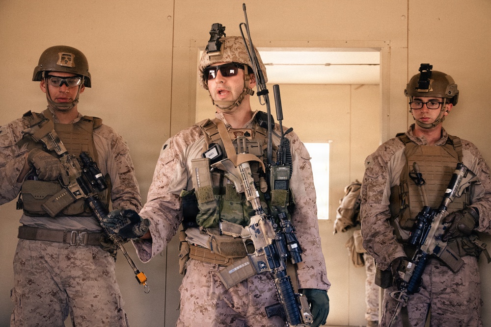 1st Intelligence Battalion executes infantry immersion training