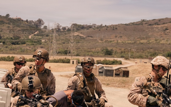 1st Intelligence Battalion executes infantry immersion training