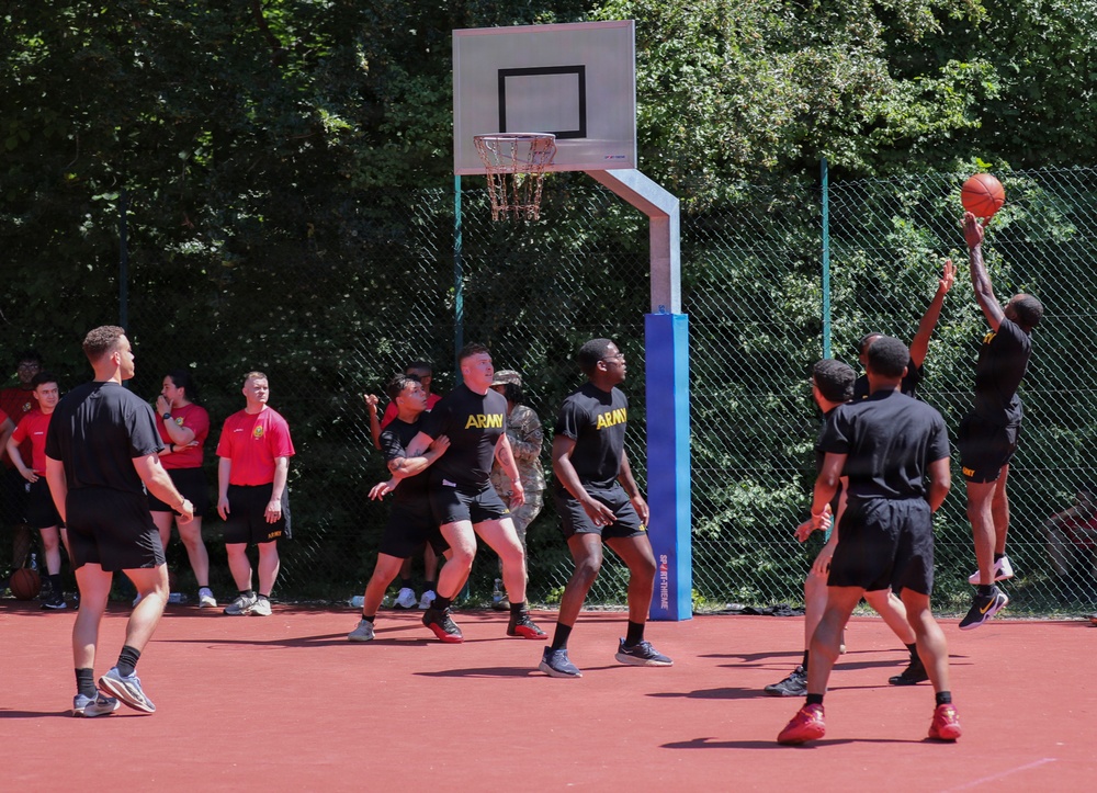2nd Cavalry Regiment Soldiers compete in basketball preliminaries during Dragoon Week
