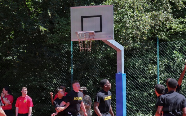 2nd Cavalry Regiment Soldiers compete in basketball preliminaries during Dragoon Week