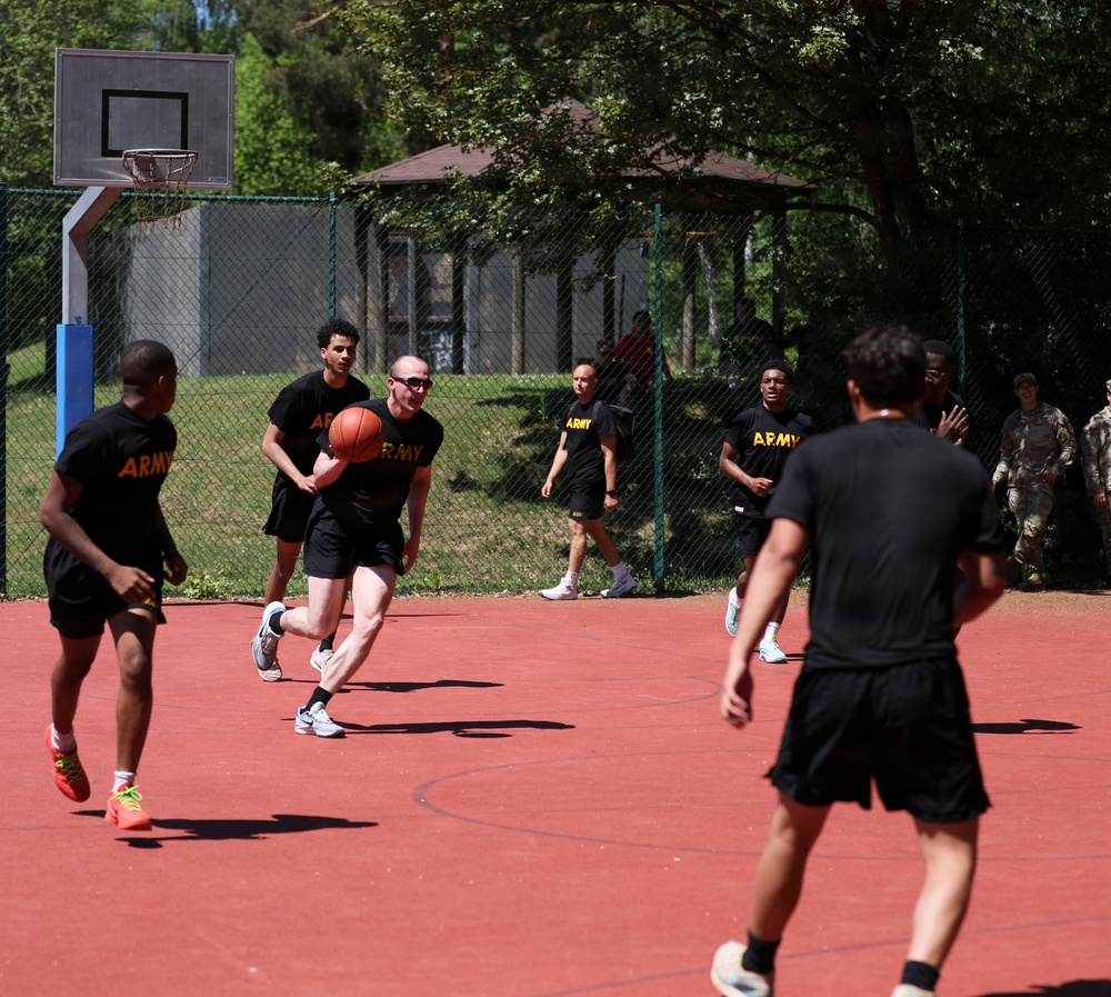 2nd Cavalry Regiment Soldiers compete in basketball preliminaries during Dragoon Week