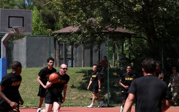 2nd Cavalry Regiment Soldiers compete in basketball preliminaries during Dragoon Week