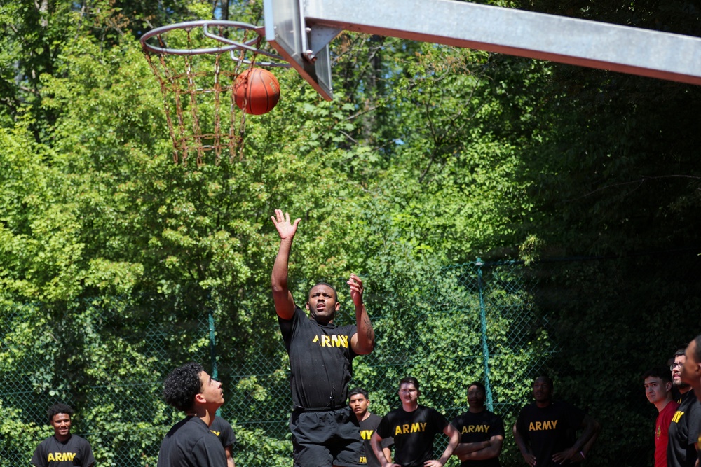 2nd Cavalry Regiment Soldiers compete in basketball preliminaries during Dragoon Week