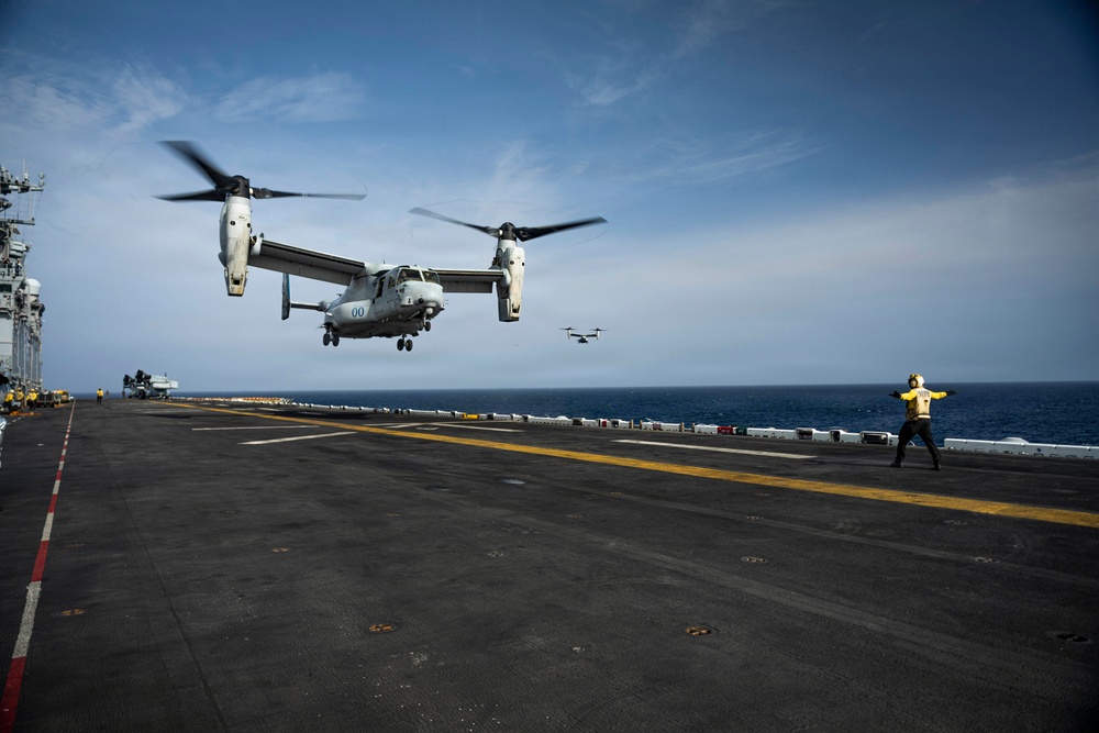 USS Iwo Jima Conducts U.S. Southern Command Visit