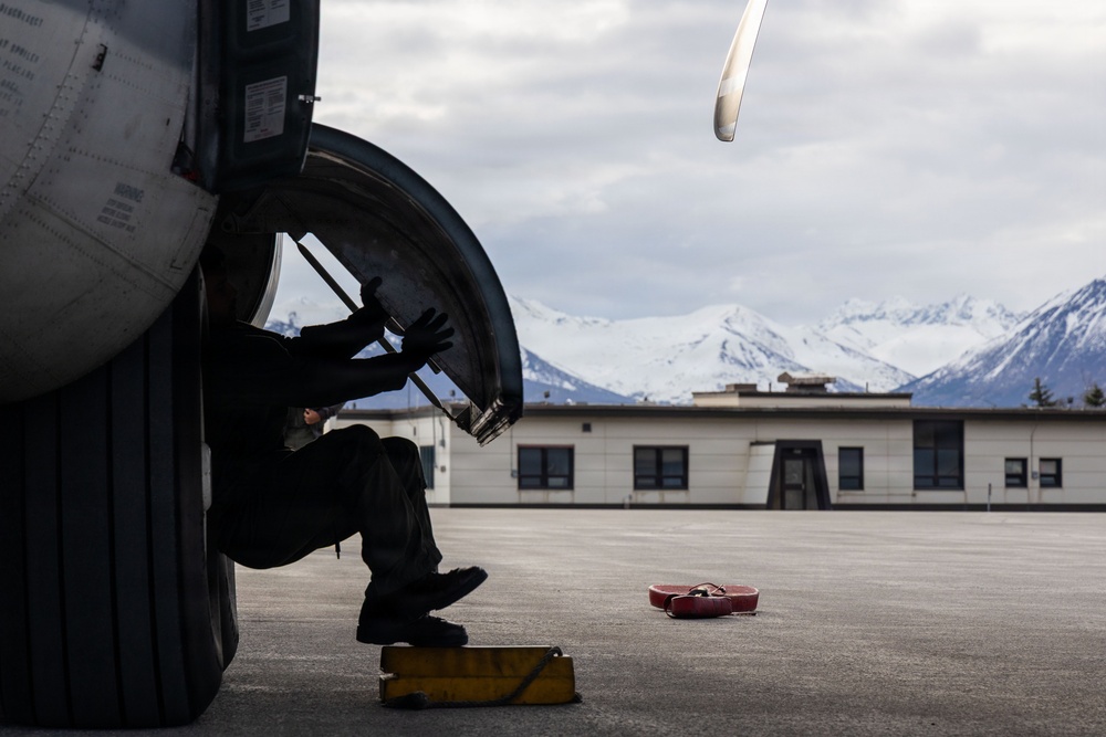 U.S. Marines perform aerial, ground refueling