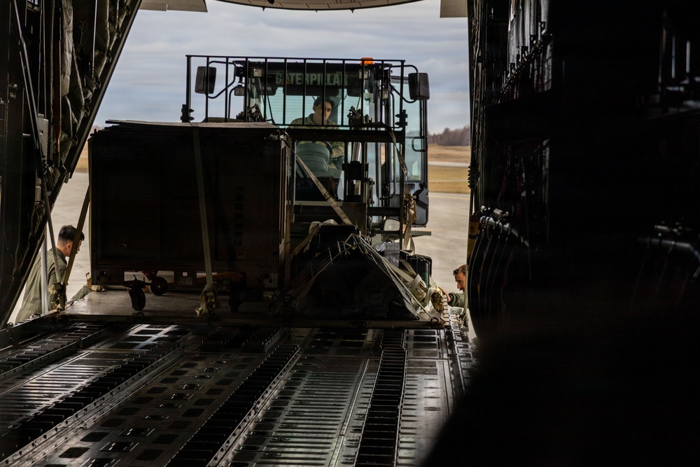 U.S. Marines perform aerial, ground refueling