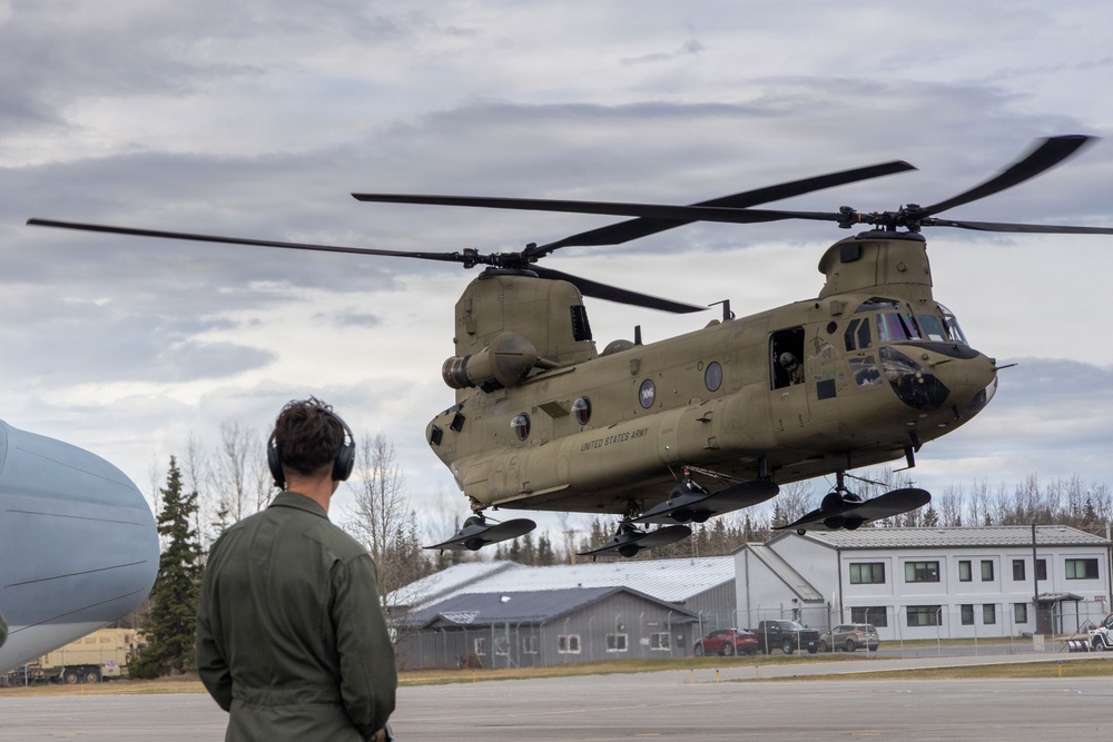 U.S. Marines perform aerial, ground refueling