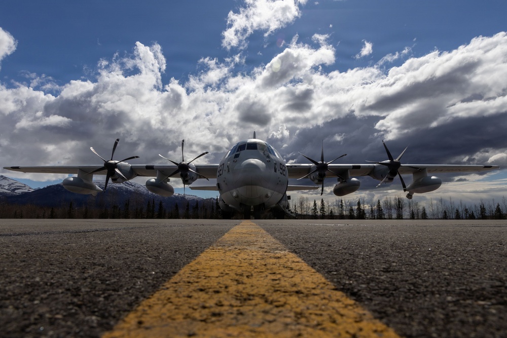 U.S. Marines perform aerial, ground refueling