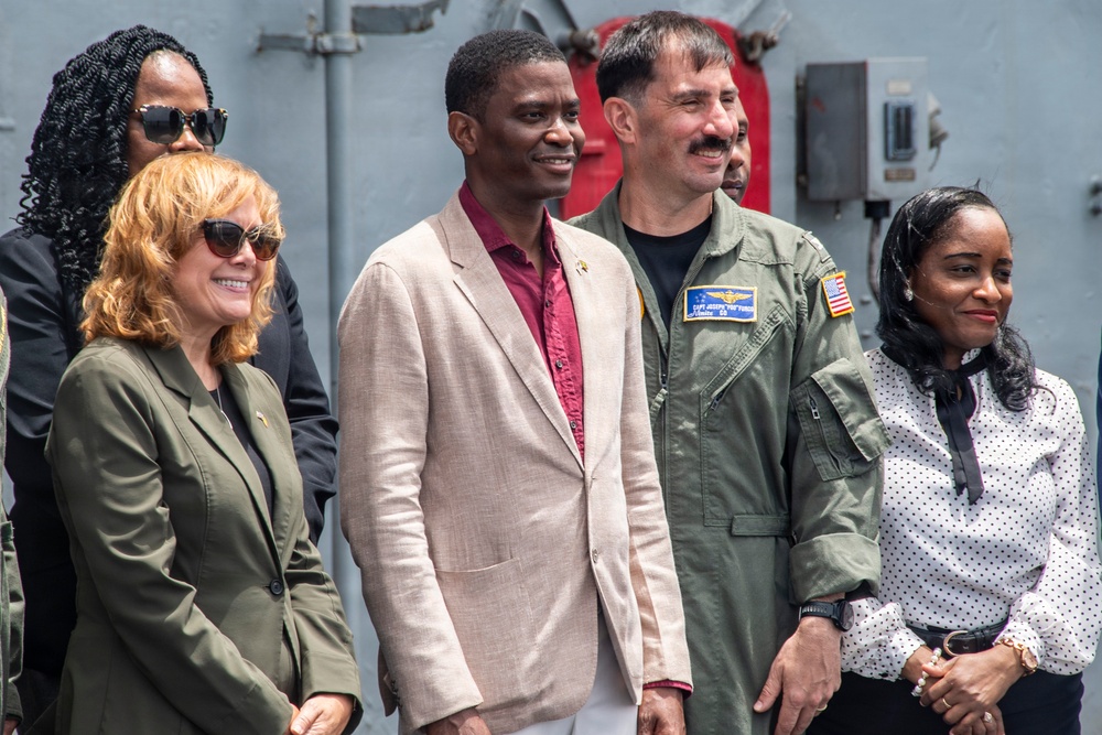 Grenada Prime Minister and Government Leaders Visit Nimitz