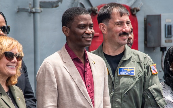 Grenada Prime Minister and Government Leaders Visit Nimitz