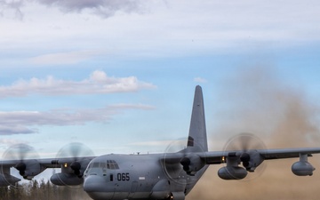 VMGR-152 performs touch and go landings