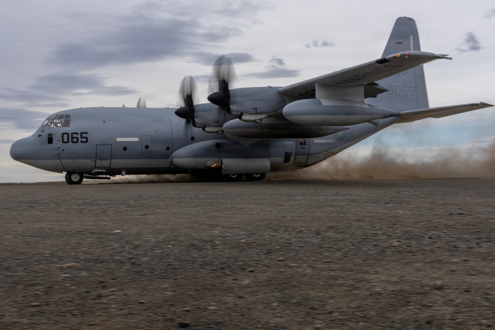 VMGR-152 performs touch and go landings