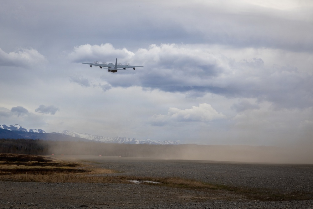 VMGR-152 performs touch and go landings