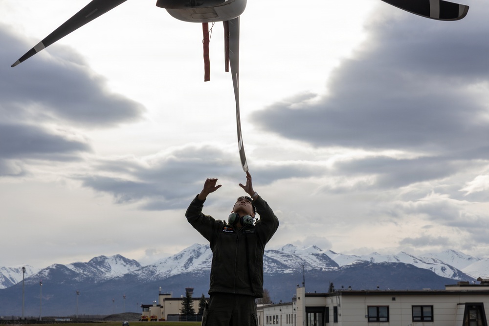 VMGR-152 executes flight operations