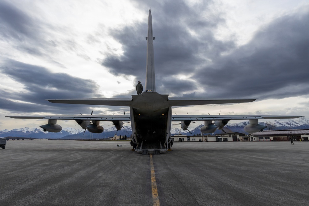 VMGR-152 executes flight operations