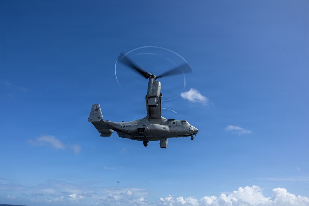 Gen. Francis L. Donovan, Commander, U.S. Southern Command, Visits USS Iwo Jima