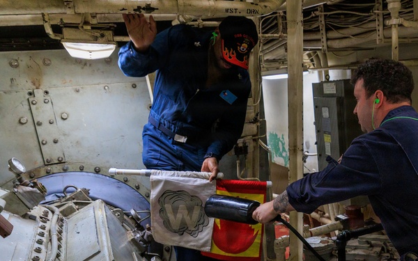 Engineering Training Team aboard USS Gonzalez (DDG 66)
