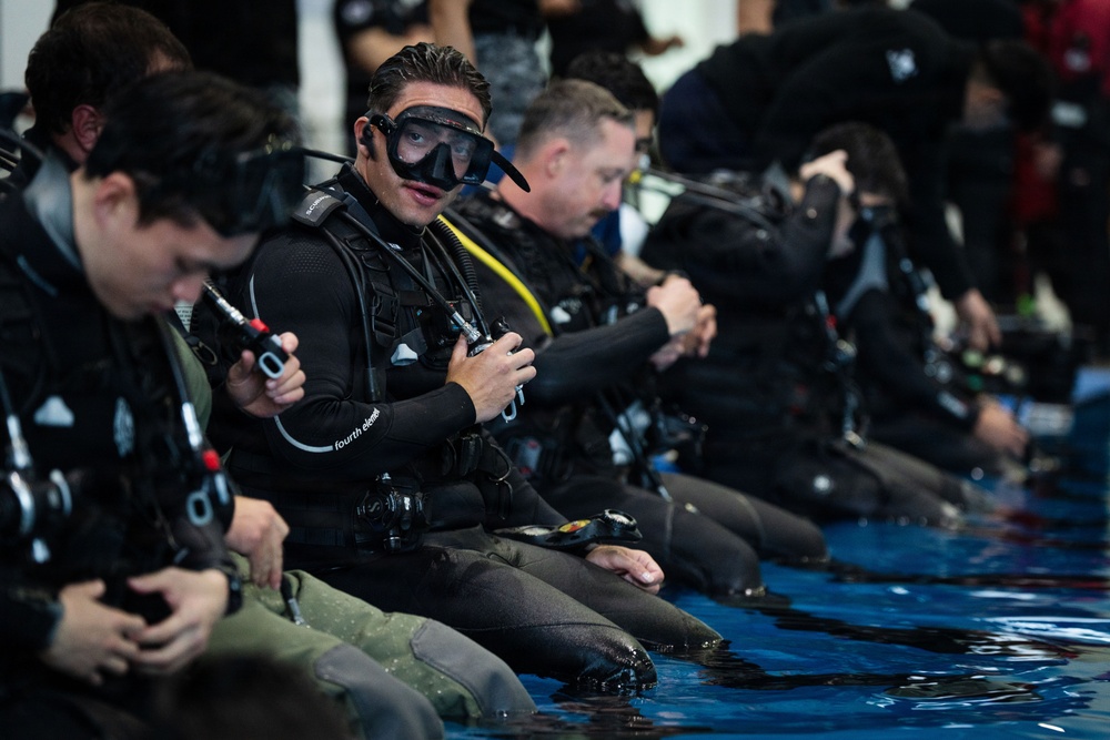 U.S., Republic of Korea, Australian Forces Conduct Joint Dive and Salvage Exercise in Jinhae