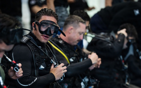 U.S., Republic of Korea, Australian Forces Conduct Joint Dive and Salvage Exercise in Jinhae
