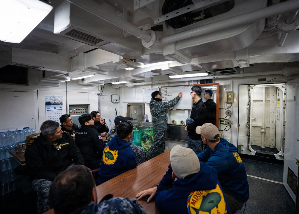 U.S., Republic of Korea, Australian Forces Conduct Joint Dive and Salvage Exercise in Jinhae