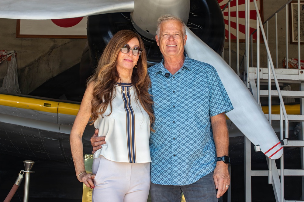 Retired U.S. Marine Corps Captain Visits MCAS Iwakuni