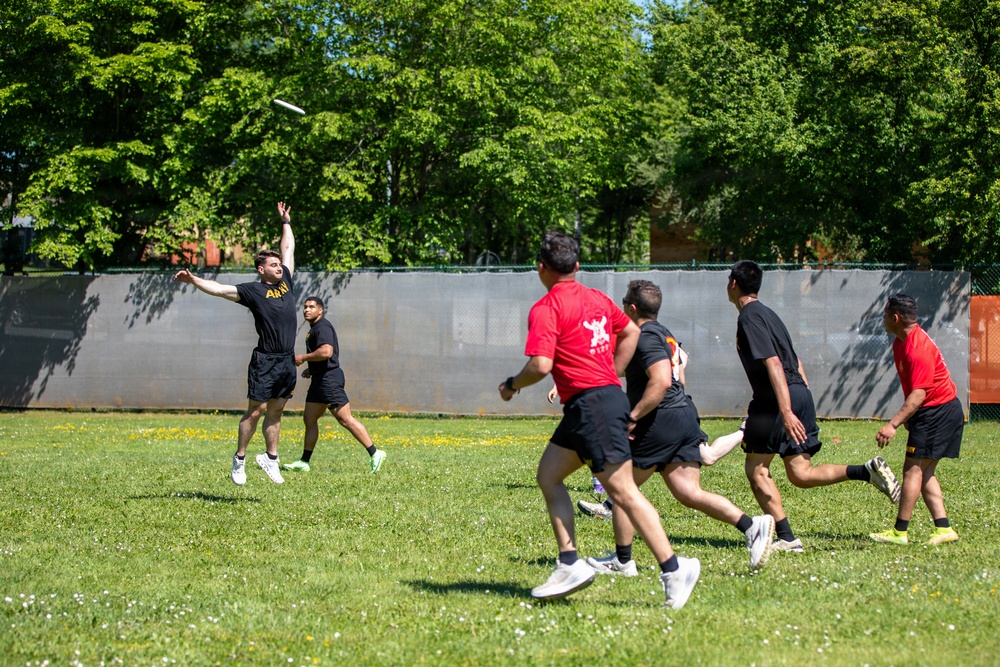 Dragoon Week: 2nd Cavalry Regiment Soldiers compete in ultimate Frisbee during Dragoon Week