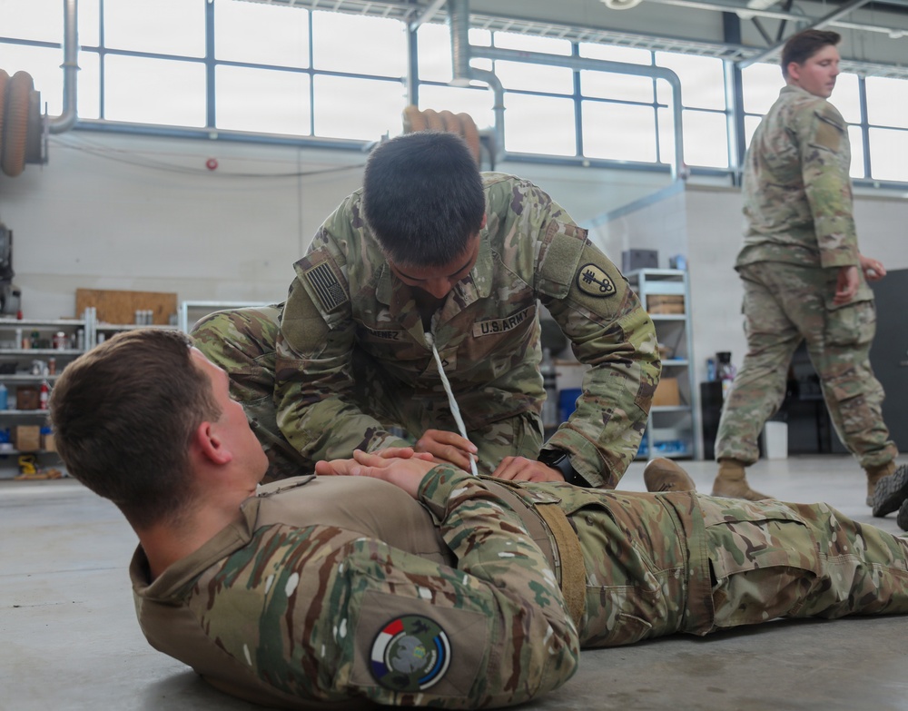 U.S. Army Soldiers strengthen bond with French Army through combat lifesaver training